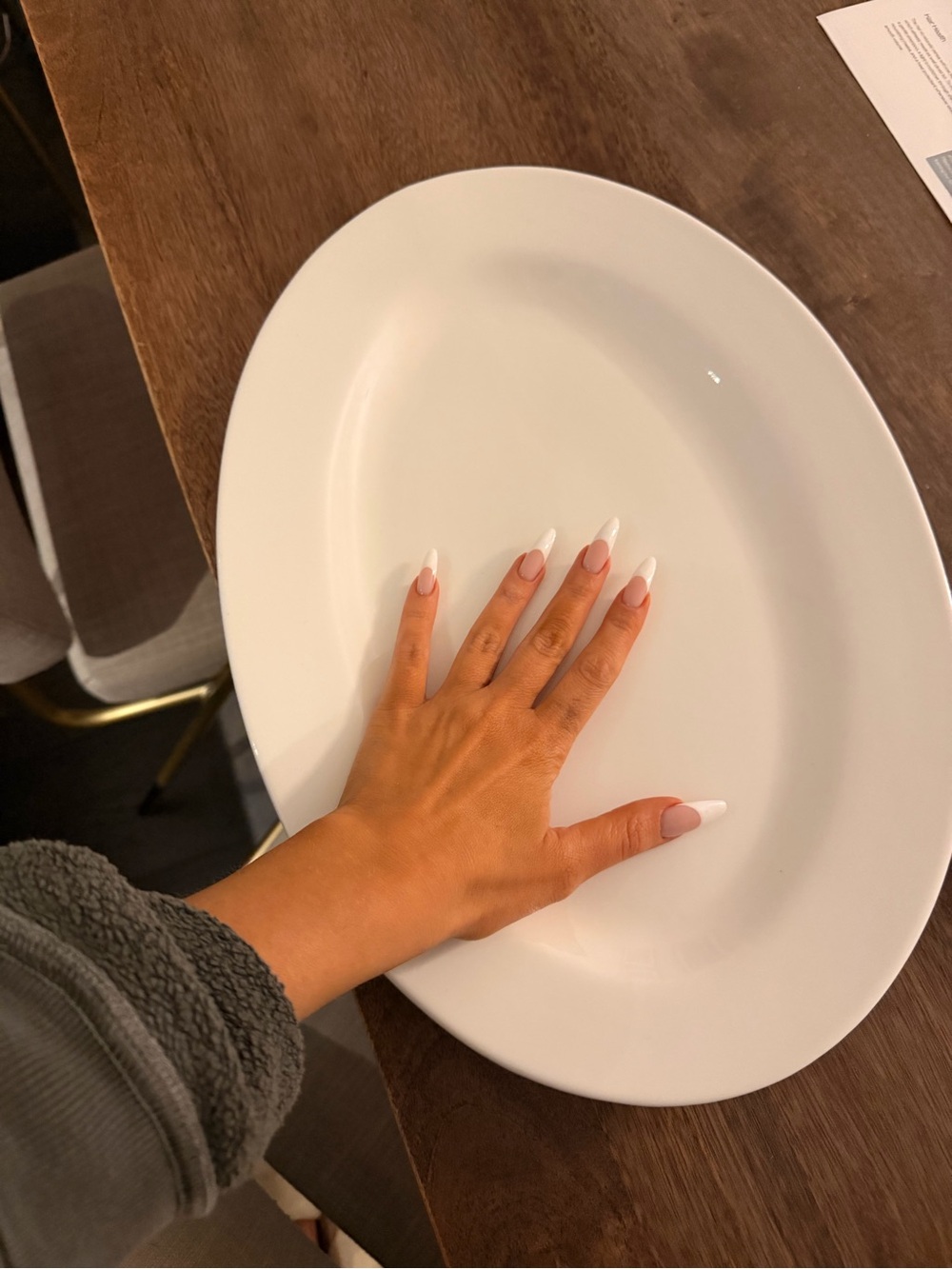 Wilmax England Porcelin Oval Professional Rolled Rim White Round Platter 17 inch - Picture 2 of 6